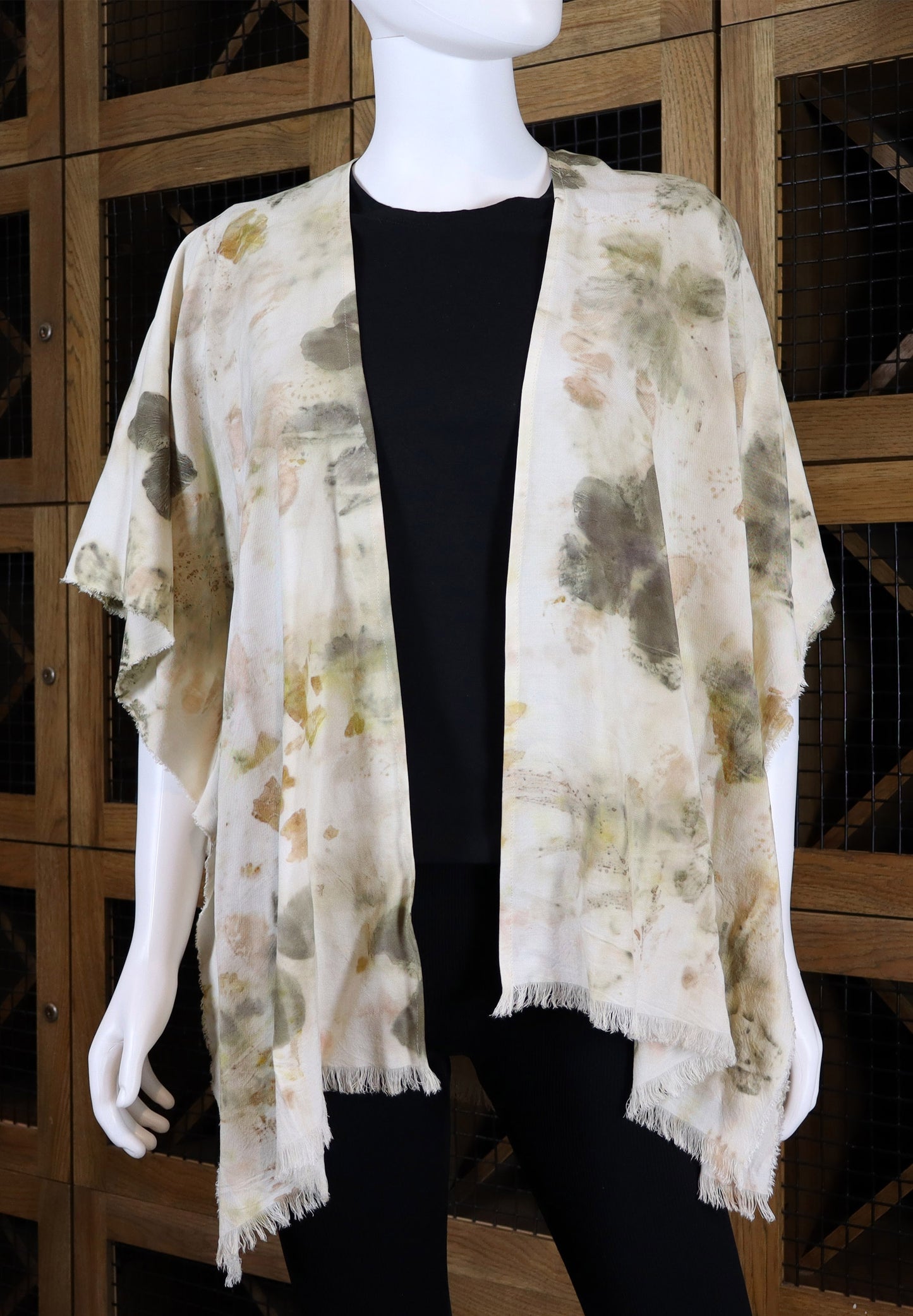 Elegant Natural kimono Print Leaves and Flowers