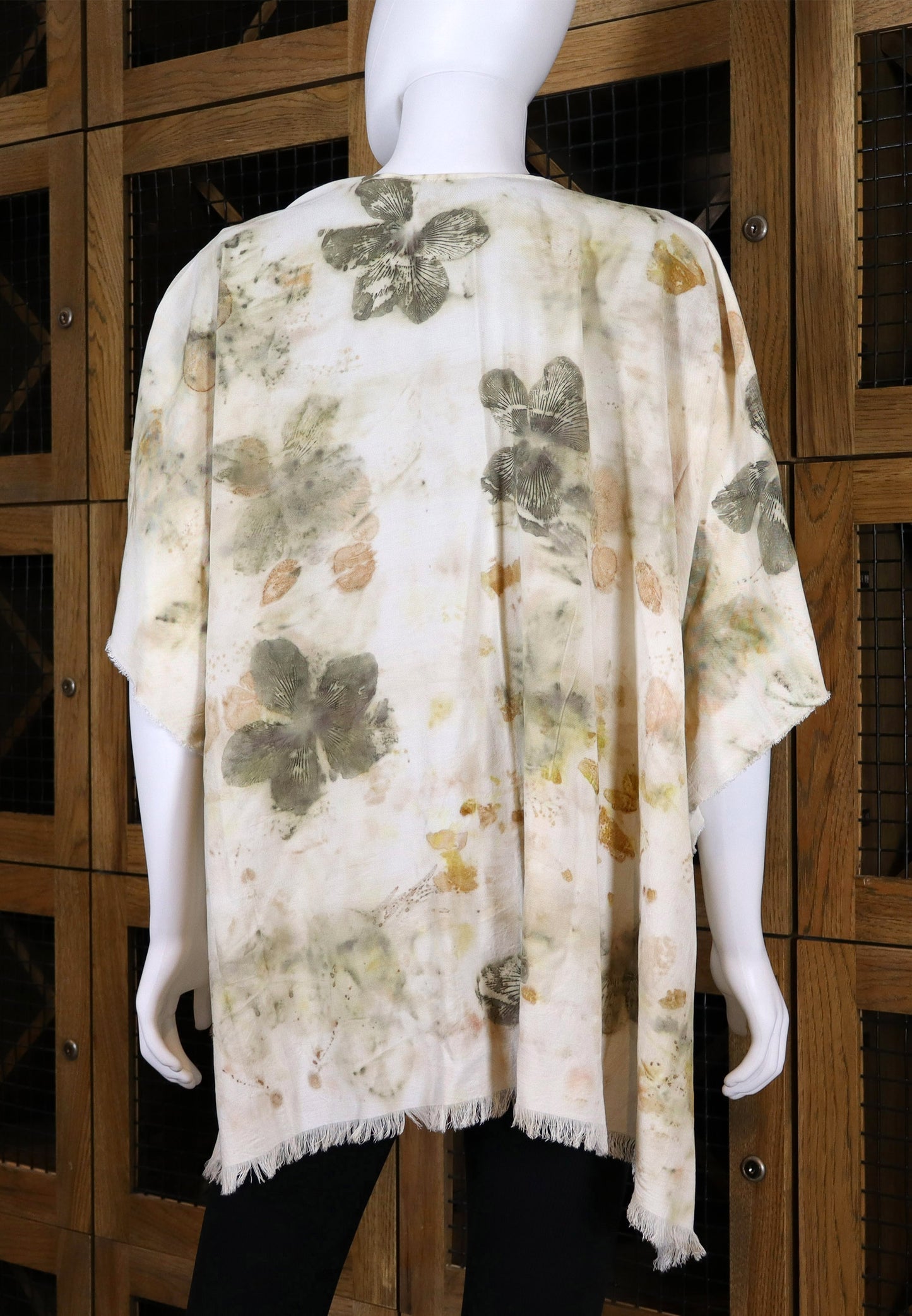 Elegant Natural kimono Print Leaves and Flowers