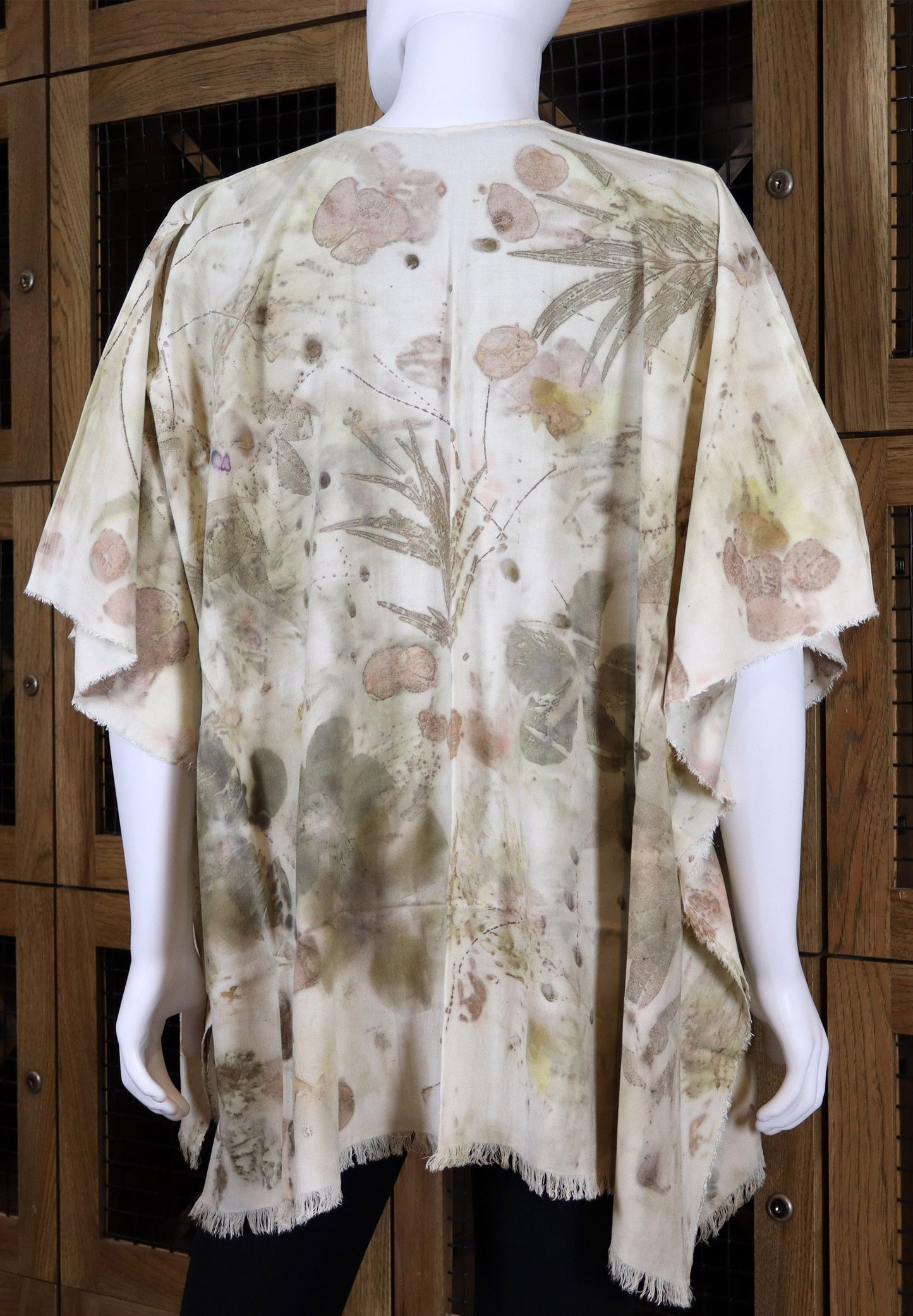 Elegant Natural kimono Print Leaves and Flowers