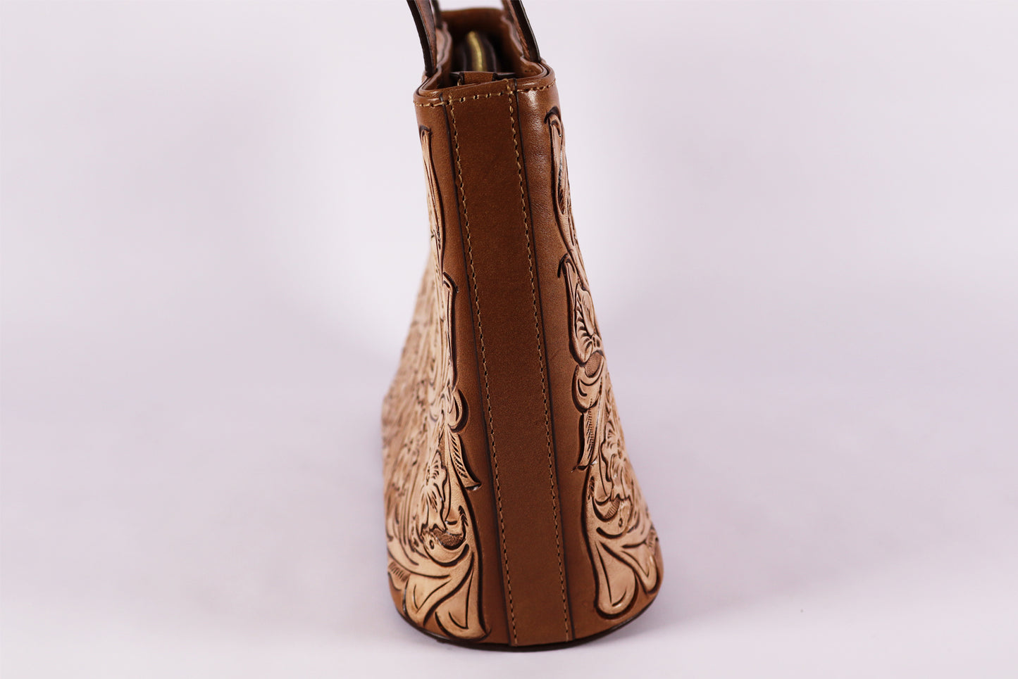Tooled Leather Desert Bag – Timeless Craftsmanship, Modern Elegance