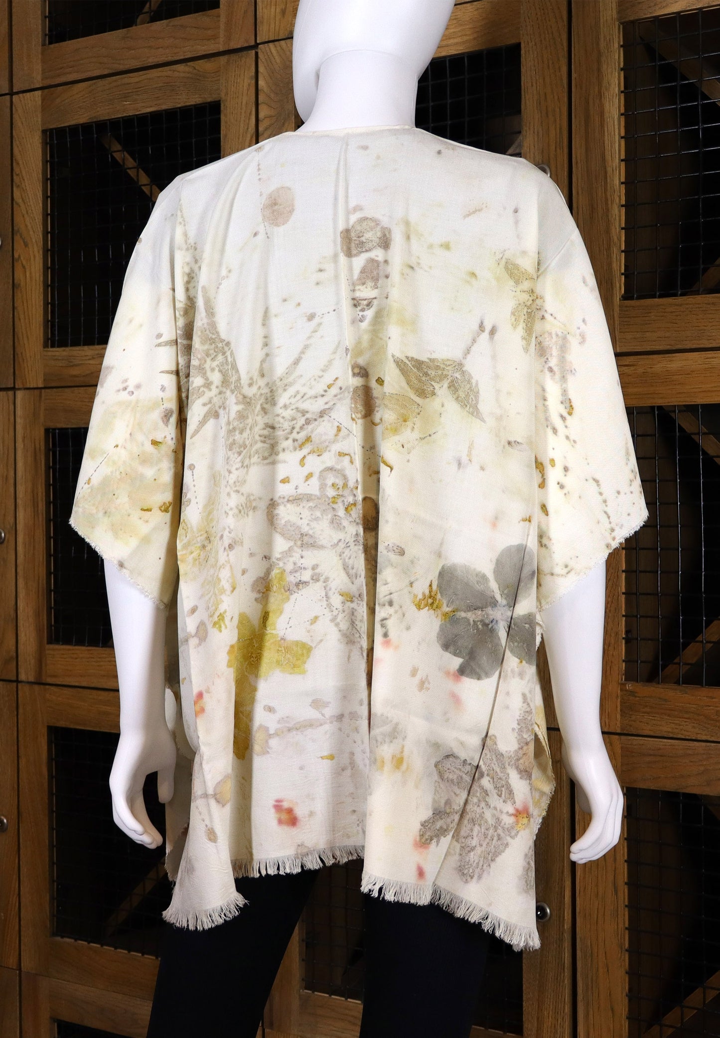 Elegant Natural kimono Print Leaves and Flowers