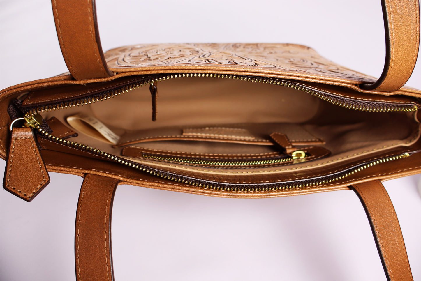 Tooled Leather Desert Bag – Timeless Craftsmanship, Modern Elegance