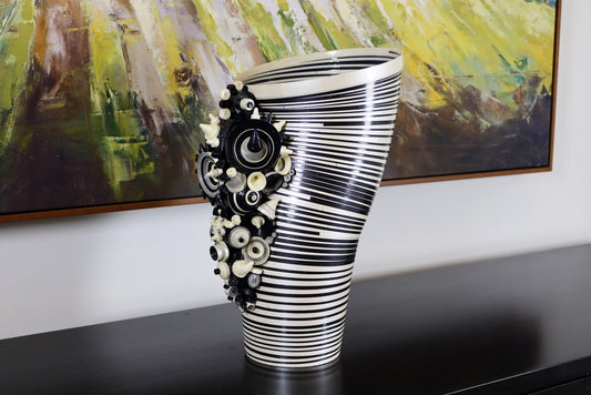 Artisan Paper Vase in Elegant Monochrome - Handmade Beauty for Stylish Spaces