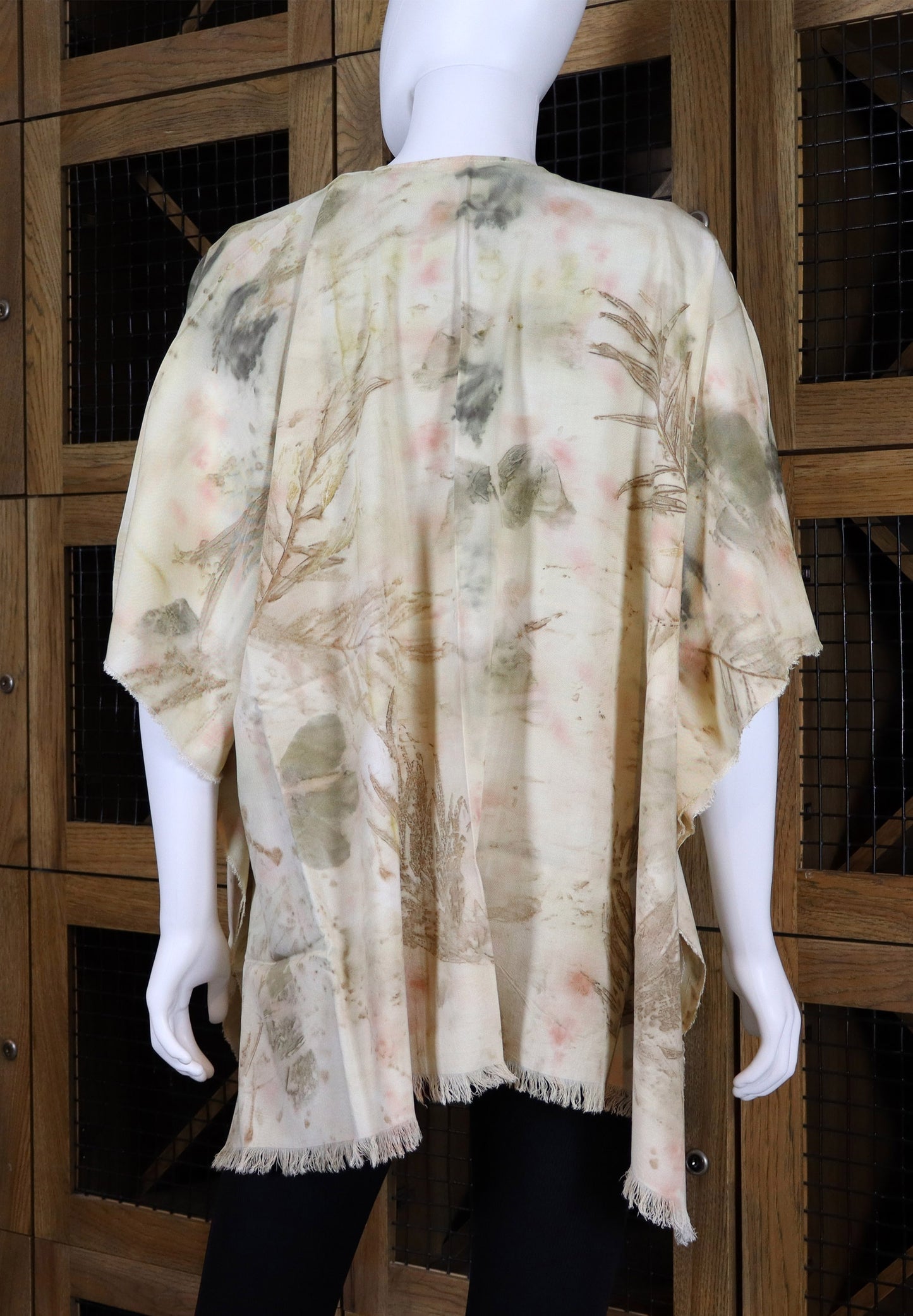 Elegant Natural kimono Print Leaves and Flowers