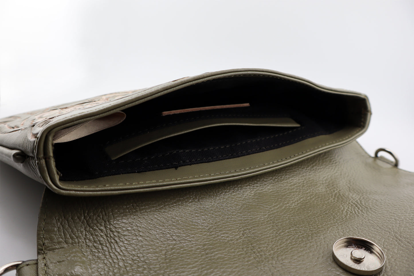 Tooled Leather Vintage Olive Bags – Timeless Craftsmanship, Modern Elegance