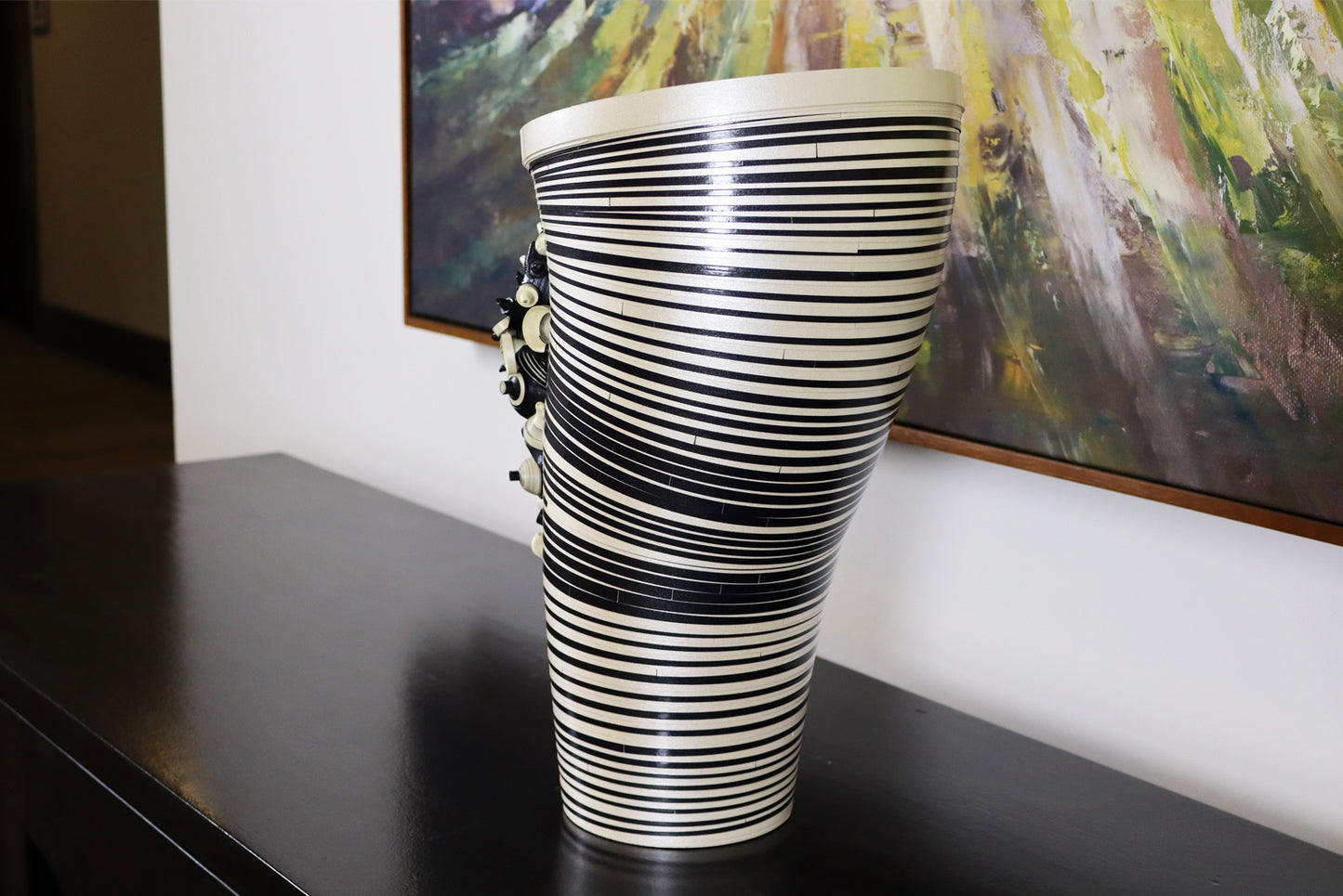 Artisan Paper Vase in Elegant Monochrome - Handmade Beauty for Stylish Spaces