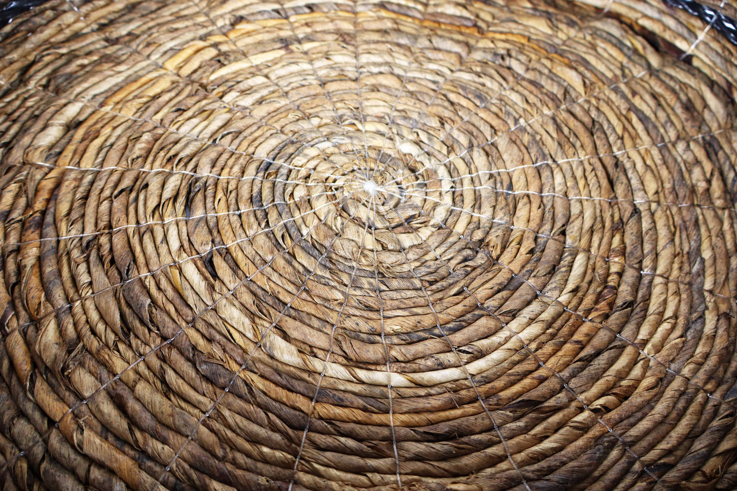 Set of 2 trays natural and black